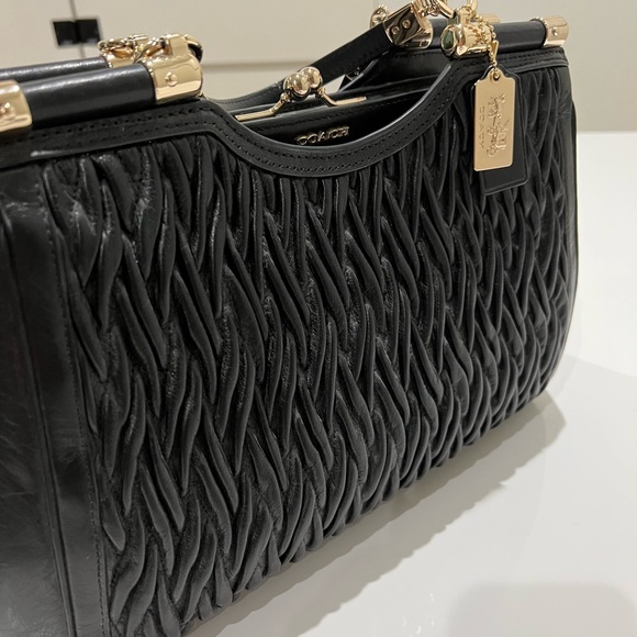 Coach Pleated handbag - like new - Picture 5 of 9